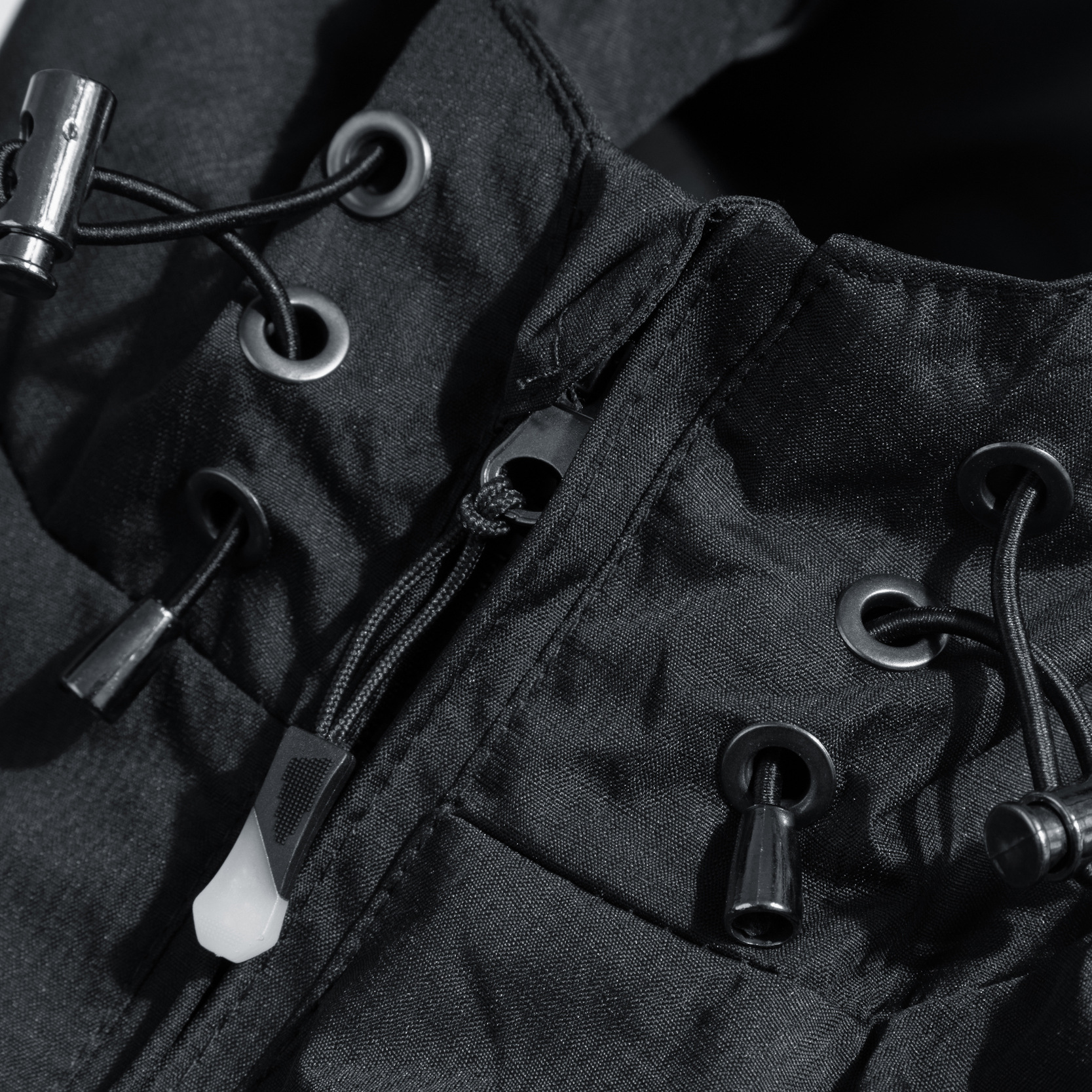 トラックジャケット ナイロン 軽量撥水加工フード付きトラックジャケット