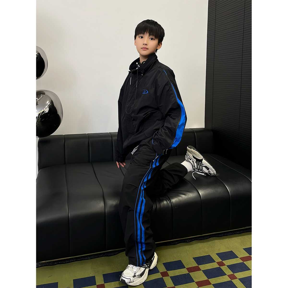 大人の着こなしを演出！ブラック トラックジャケットで魅せる上品スタイル5選