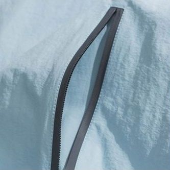 トラックジャケット 軽量撥水フード付きナイロンジップアップトラックジャケット