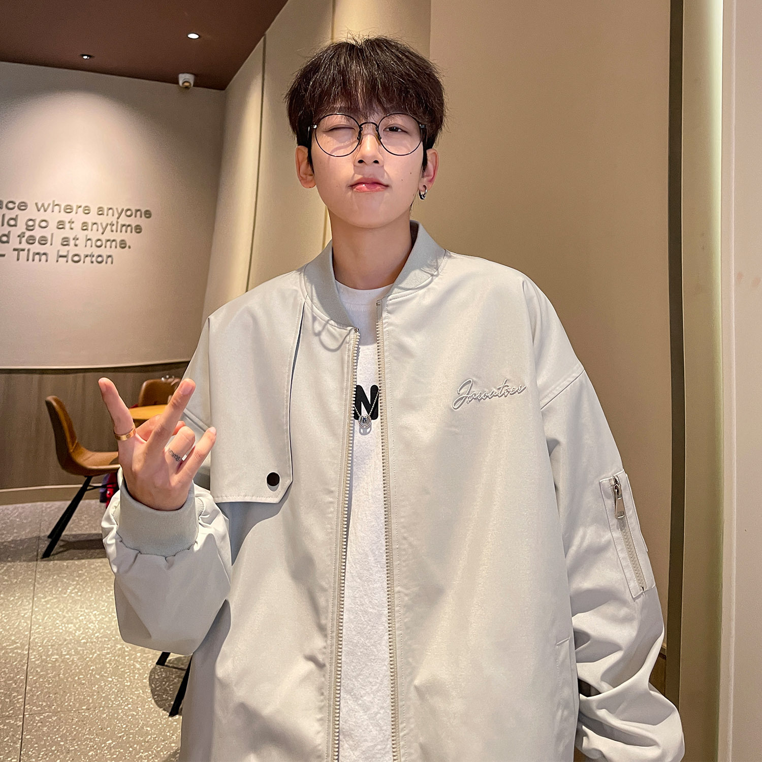 トラックジャケット 刺繍ロゴ入りナイロン製ゆったりトラックジャケット