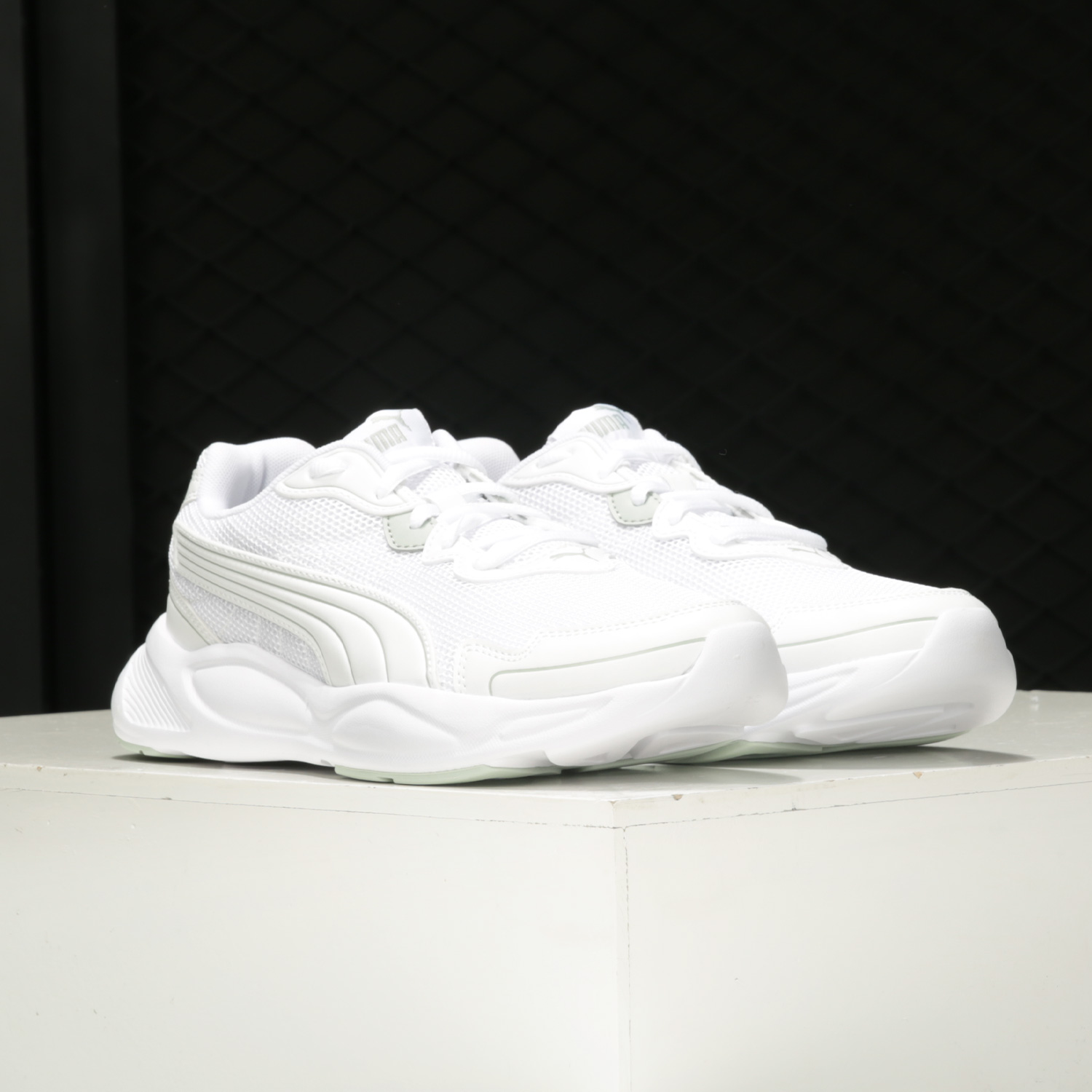 https://fulmo-img-server.com/trail-shoes/0f27a97a-4cf1-4487-83bc-0309a49a026e.jpg