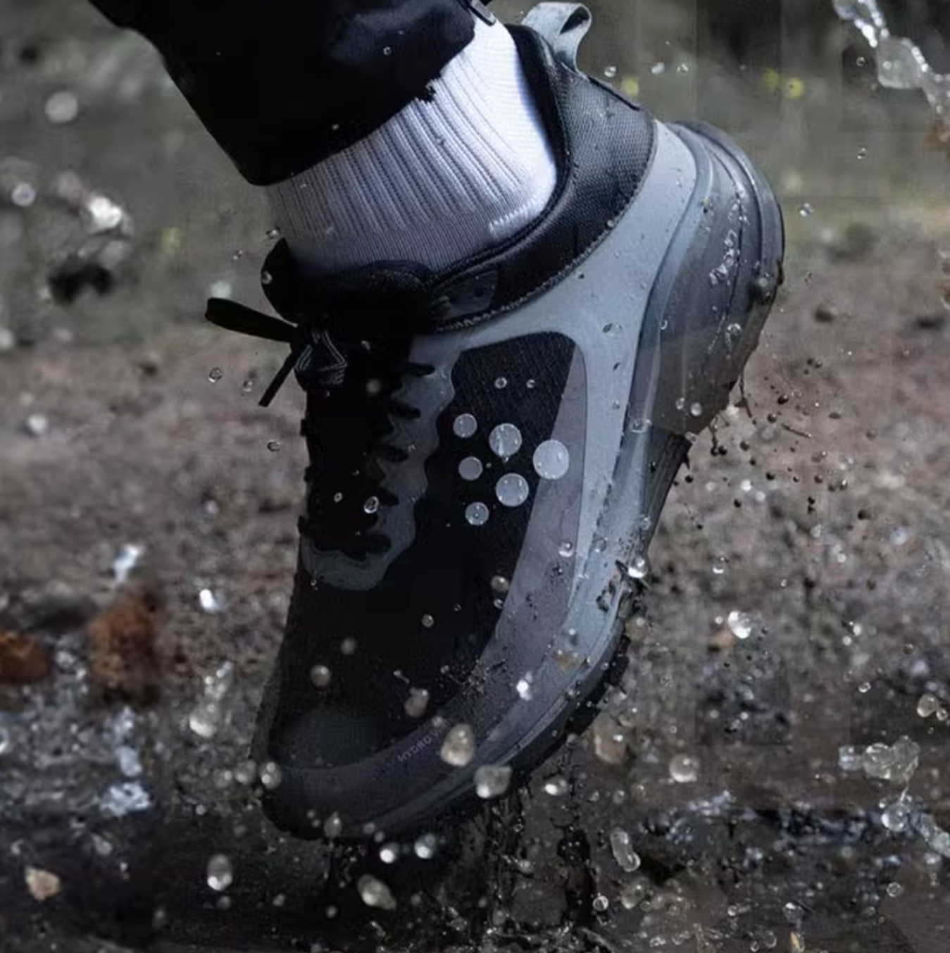 https://fulmo-img-server.com/trail-shoes/1741699222271_vjtn5rhg_mupy89hl.jpeg