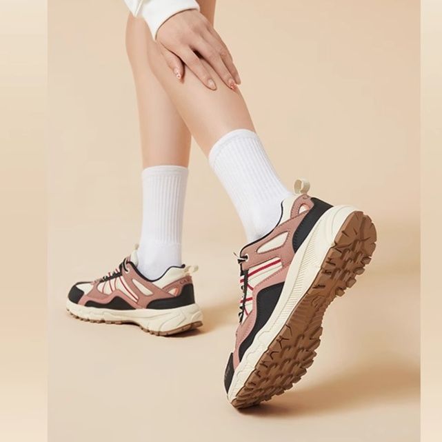 トレイルランニングシューズ 砂漠の風 歩みやすい登山靴