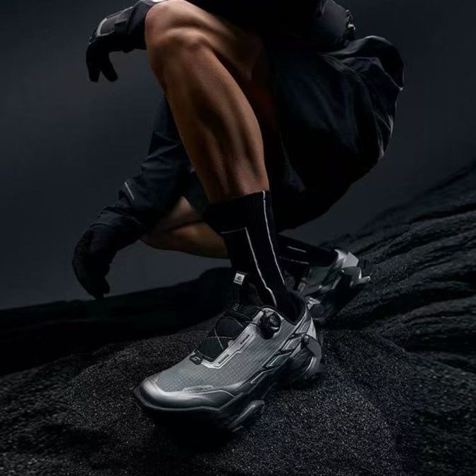 トレイルランニングシューズ 山岳地帯対応高機能ダイヤル式締付けメンズシューズ