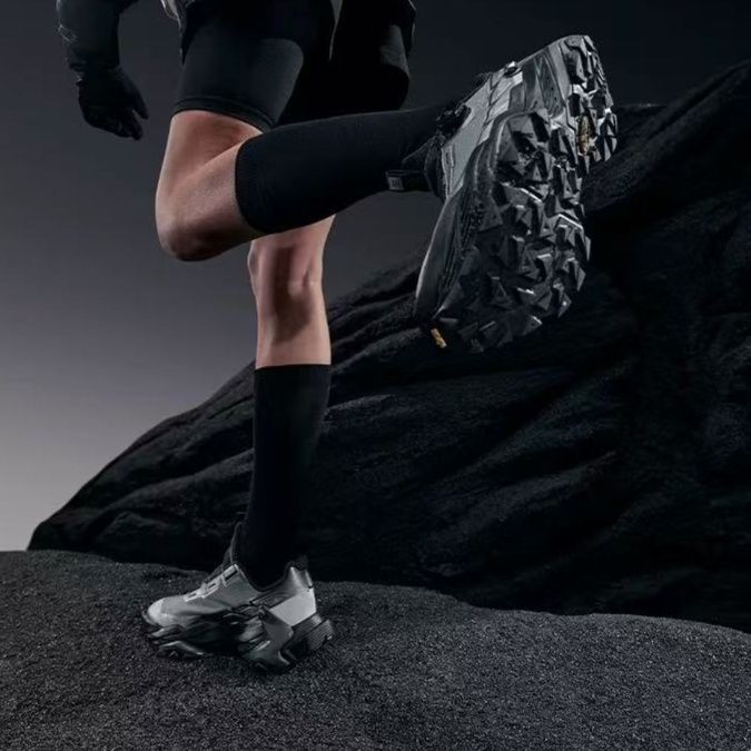 トレイルランニングシューズ 山岳地帯対応高機能ダイヤル式締付けメンズシューズ