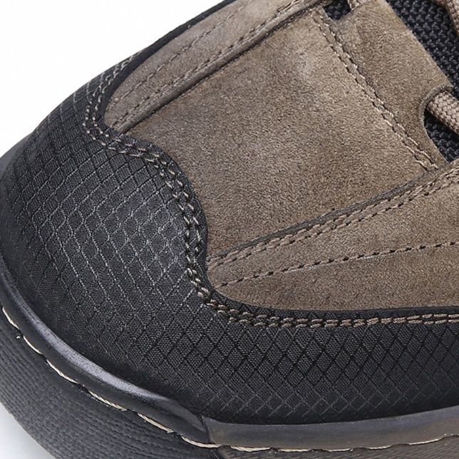 トレイルランニングシューズ 山野駆け抜ける軽量メンズトレイルシューズ