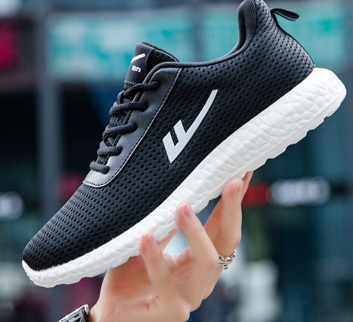 トレイルランニングシューズ 軽量通気性メッシュ山道走行用メンズ運動靴