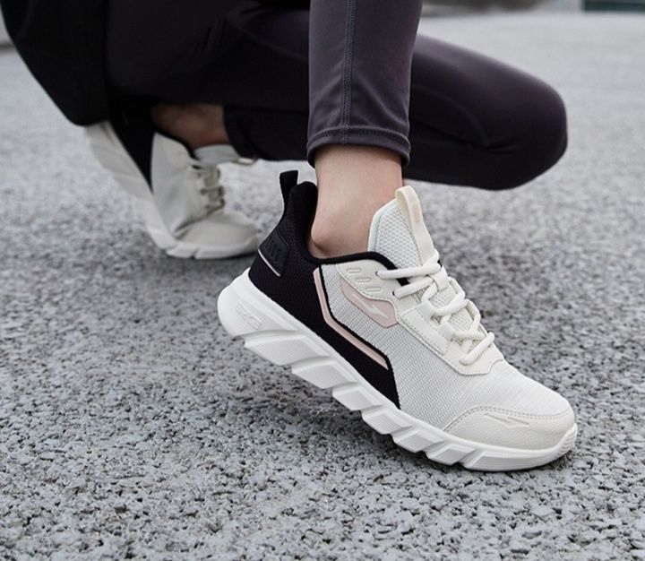 トレイルランニングシューズ 軽量通気性メッシュレディース向けトレイルランニングシューズ