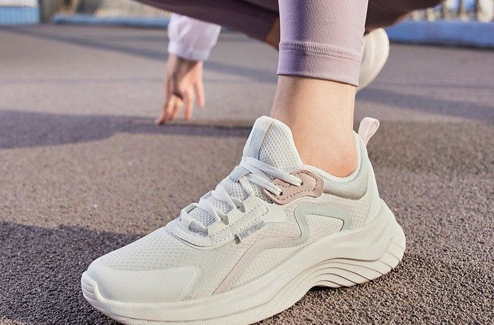 トレイルランニングシューズ 厚底波型ソール軽量レディーストレイルランニングシューズ