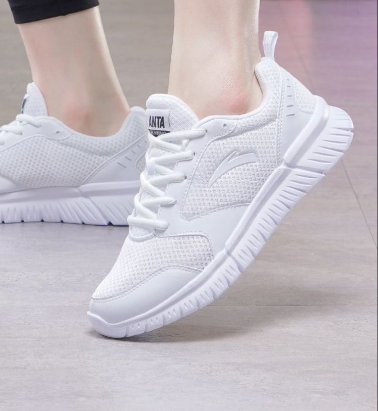 トレイルランニングシューズ 軽量メッシュ通気性抜群スポーツシューズ