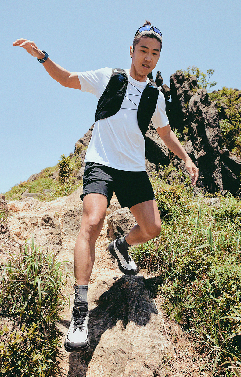 トレイルランニングシューズ 山岳征服者 クッション厚底靴