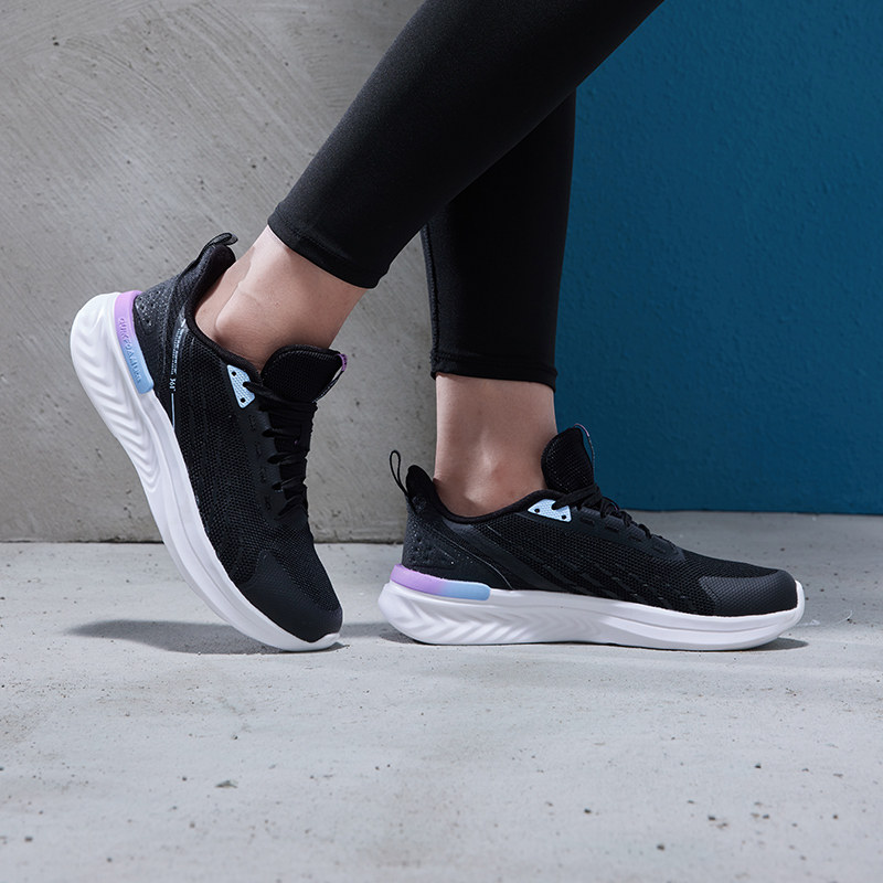 トレイルランニングシューズ 軽量通気性メッシュ厚底クッションランニングシューズ