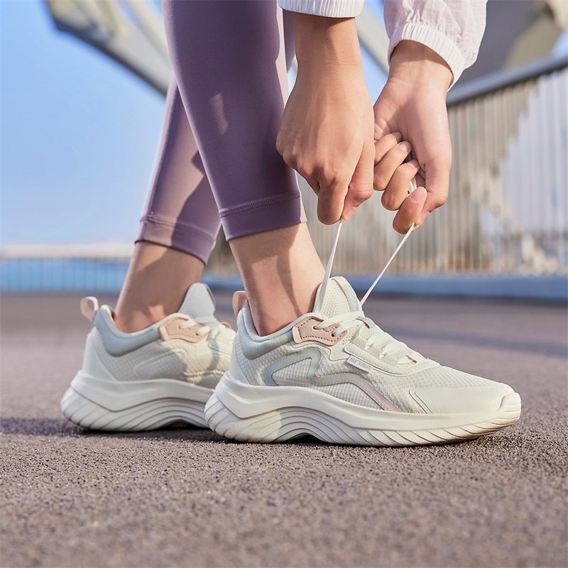 トレイルランニングシューズ 厚底波型ソール軽量レディーストレイルランニングシューズ