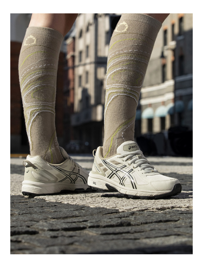https://fulmo-img-server.com/trail-shoes/32b8c0d4-b46b-4228-ac2d-5bb629572bf4.jpg