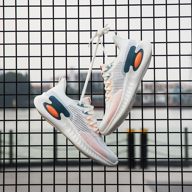 トレイルランニングシューズ 軽量通気性抜群メッシュトレイルランニングシューズ