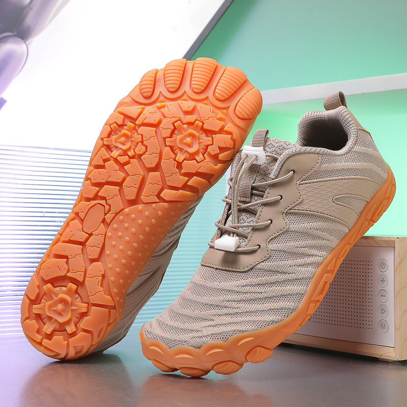 トレイルランニングシューズ スパイクソール搭載超軽量山岳走行用シューズ