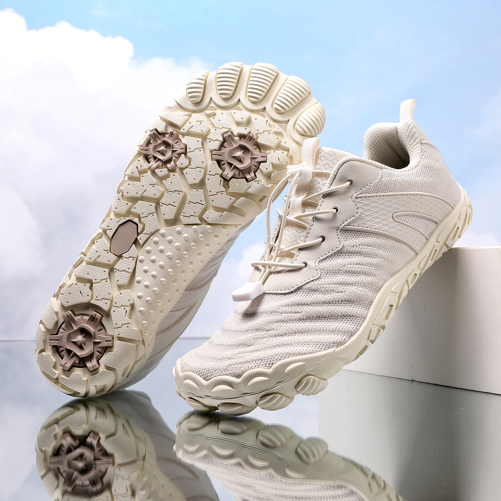 トレイルランニングシューズ スパイクソール搭載超軽量山岳走行用シューズ