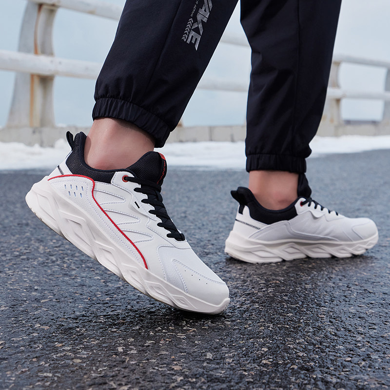 トレイルランニングシューズ 軽量厚底クッション性重視トレイルランニングシューズ