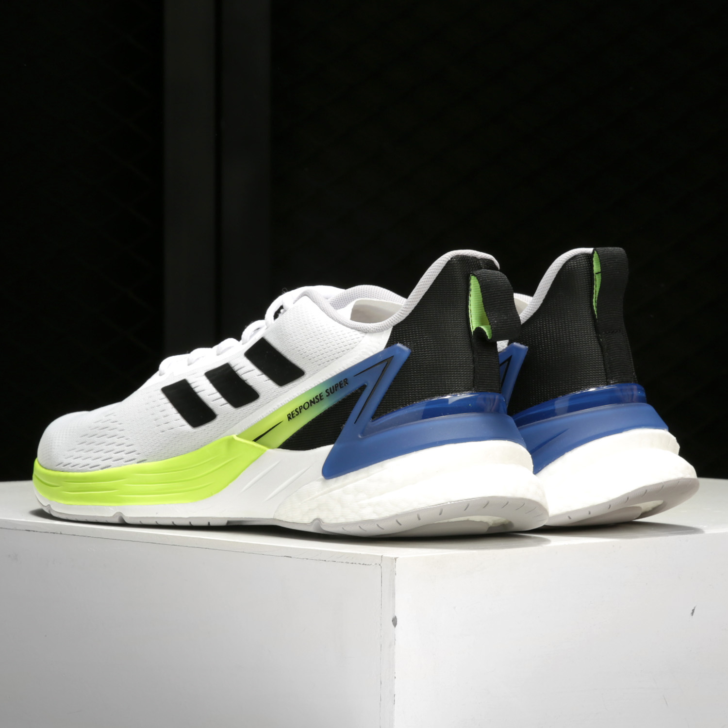 https://fulmo-img-server.com/trail-shoes/640efa08-bc69-40ee-acde-4cfed489c49f.jpg