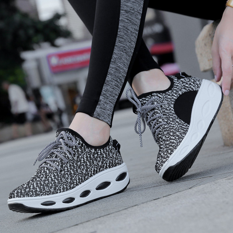 トレイルランニングシューズ 通気性抜群エアクッション搭載レディーストレイルシューズ