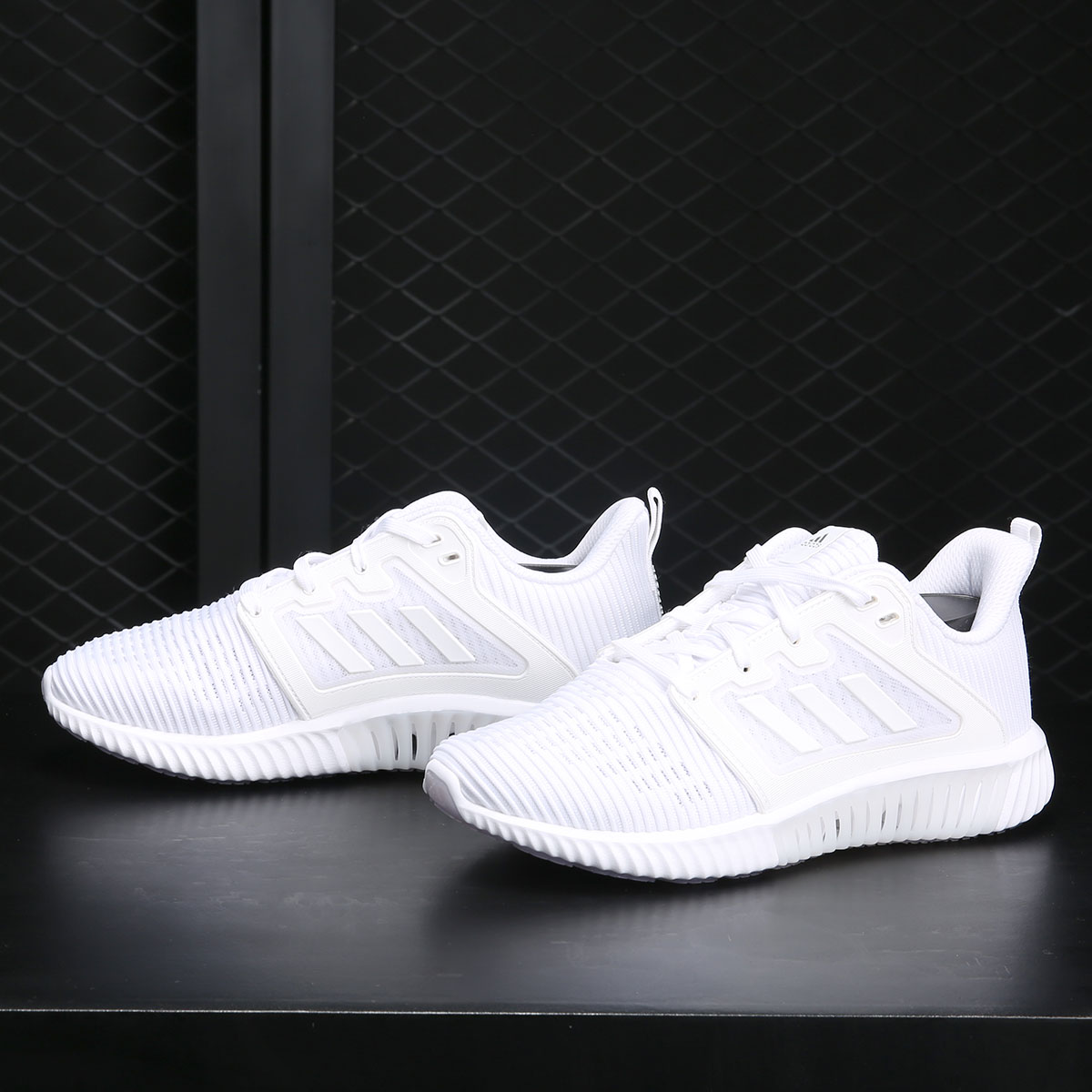 https://fulmo-img-server.com/trail-shoes/7a87148e-a6c1-4bb0-a290-942f183dd8fc.jpg