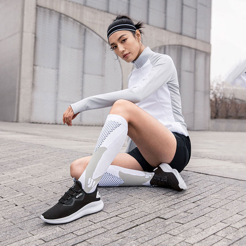 トレイルランニングシューズ 軽量通気性メッシュトレイルランニングシューズ