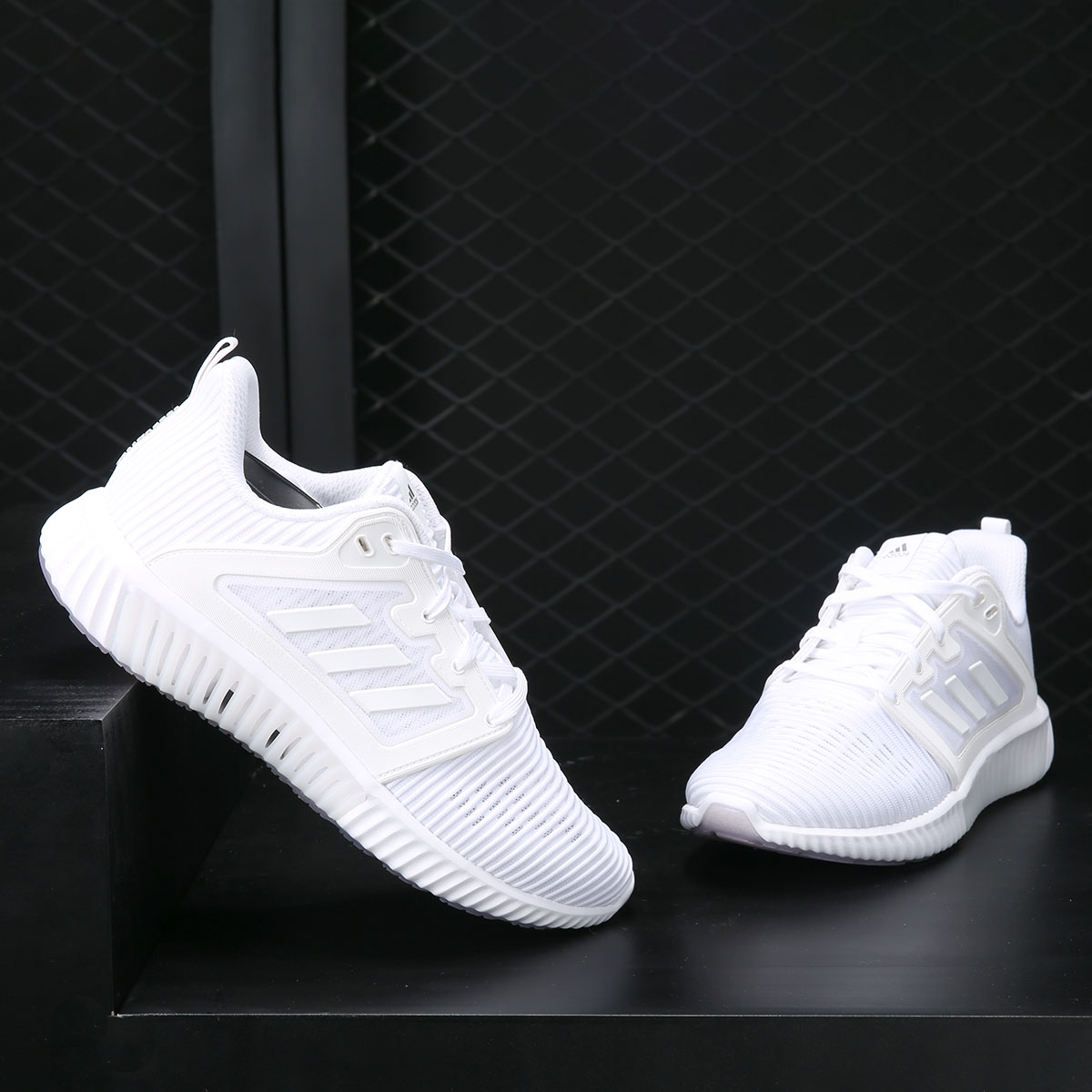 https://fulmo-img-server.com/trail-shoes/90c02a7b-4ad8-45cc-9ce4-c52612514224.jpg