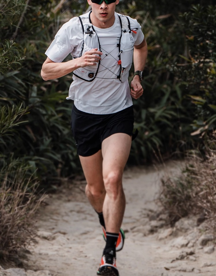 https://fulmo-img-server.com/trail-shoes/9246c5dc-382d-4f50-b13c-5af0eec7a653.jpg