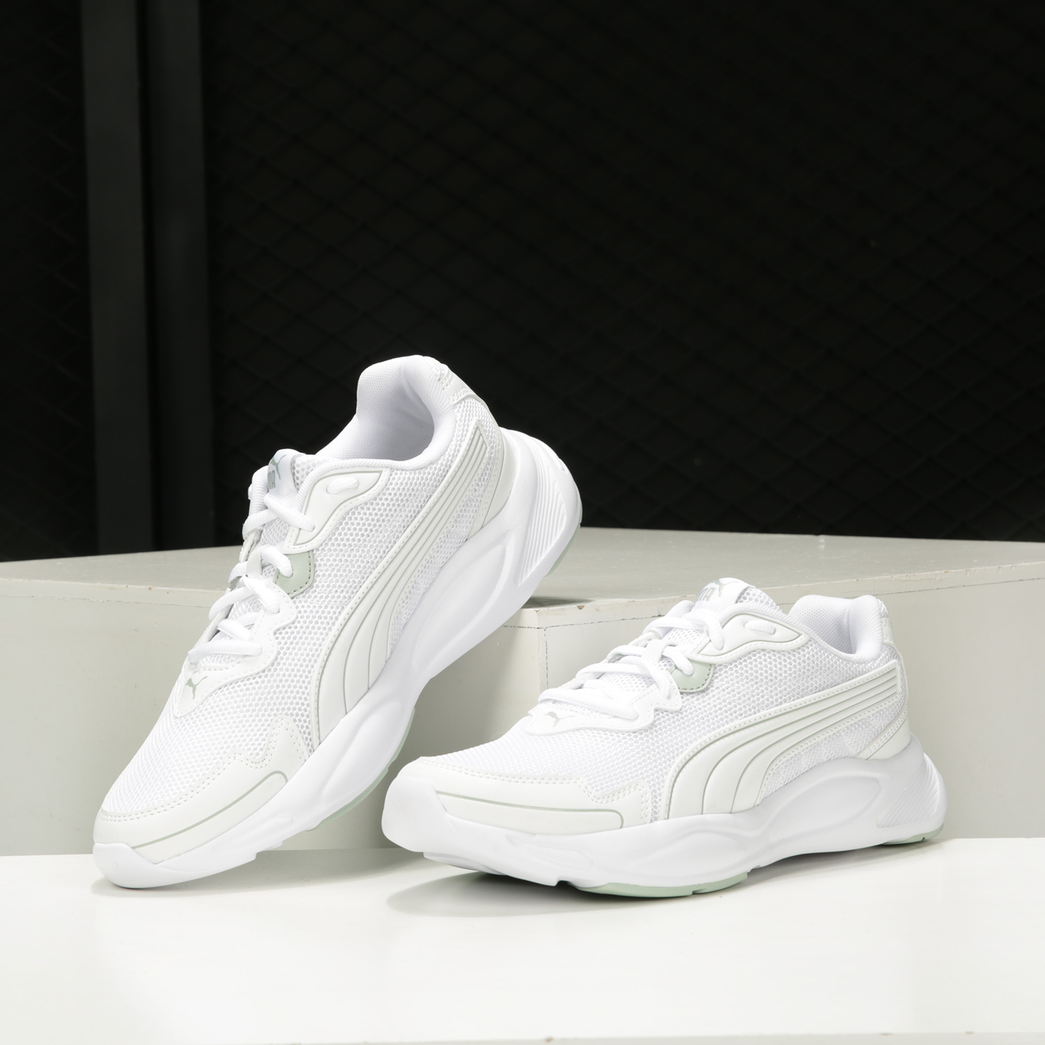 https://fulmo-img-server.com/trail-shoes/cf48aea1-9c60-4830-9376-e19a78013a7a.jpg