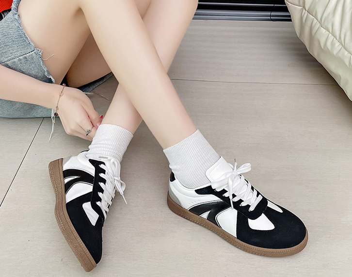 トレイルランニングシューズ レディース配色運動靴 復古風美脚効果 軽量歩きやすい靴