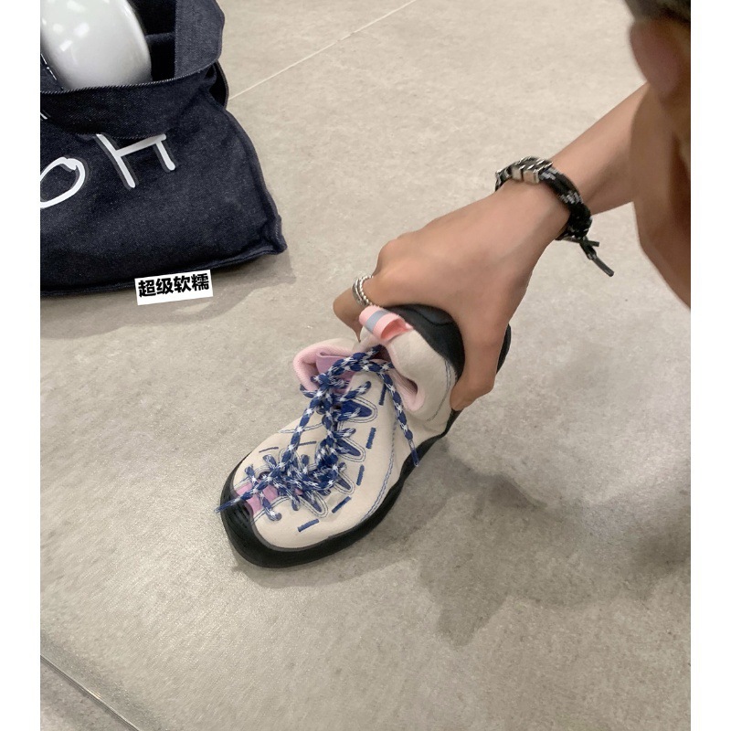 トレイルランニングシューズ 山路を駆ける軽快シューズ