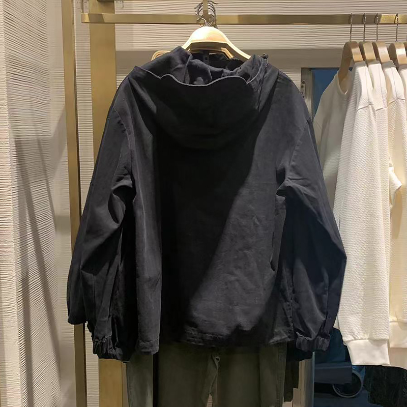 https://fulmo-img-server.com/trailandtailor/72fc2531-cf42-467d-ae9d-3768a2c8575e.jpg