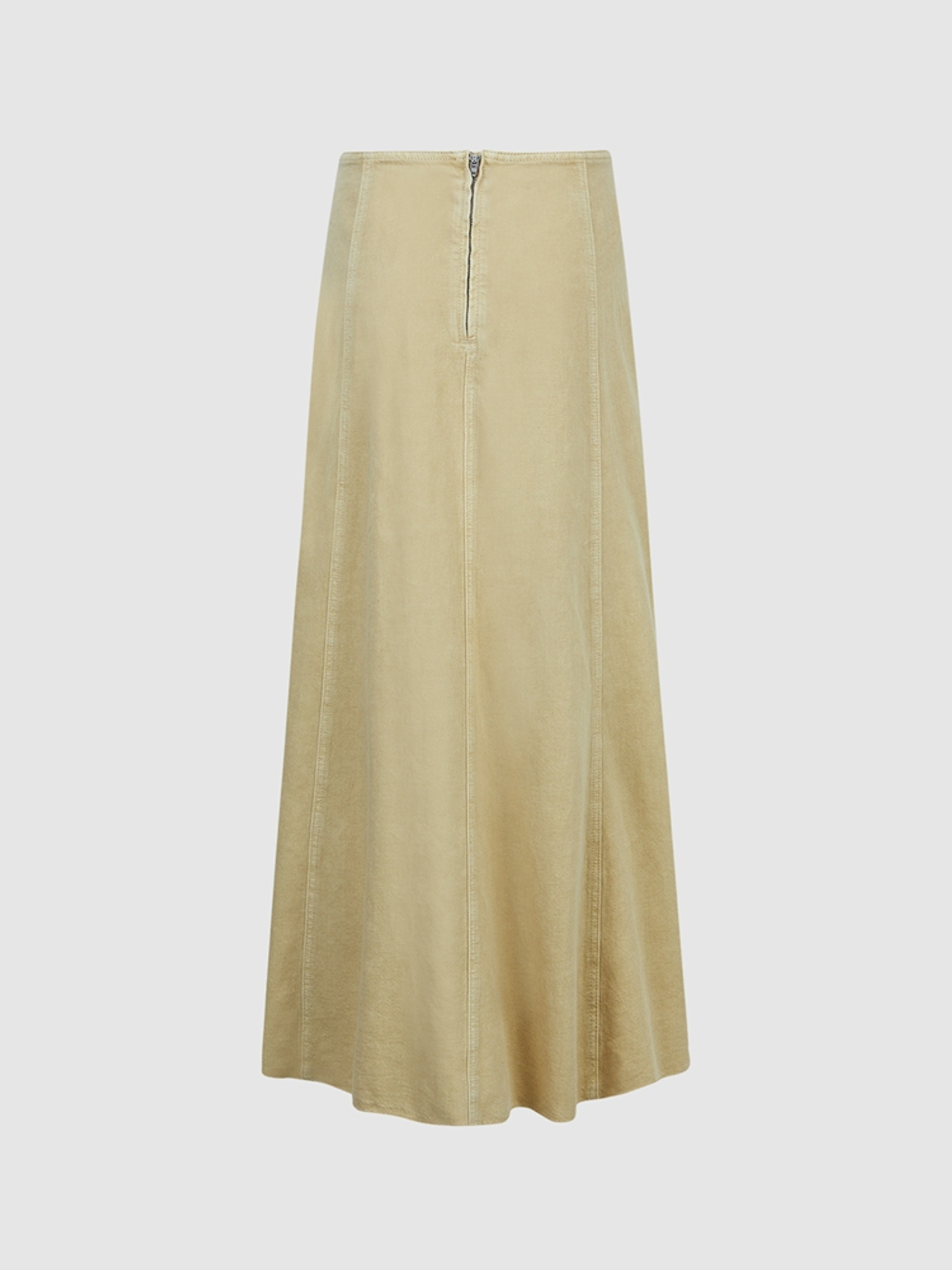 https://fulmo-img-server.com/trailandtailor/f8a32384-5f47-41a4-aaae-b9073fd02101.jpg