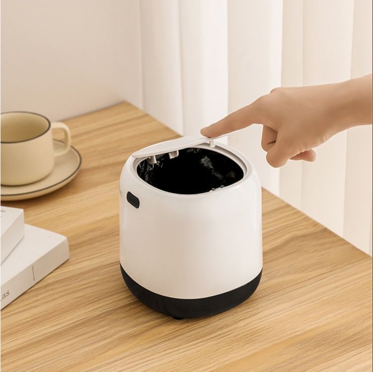 シンプルデザインの卓上コンパクトごみ箱