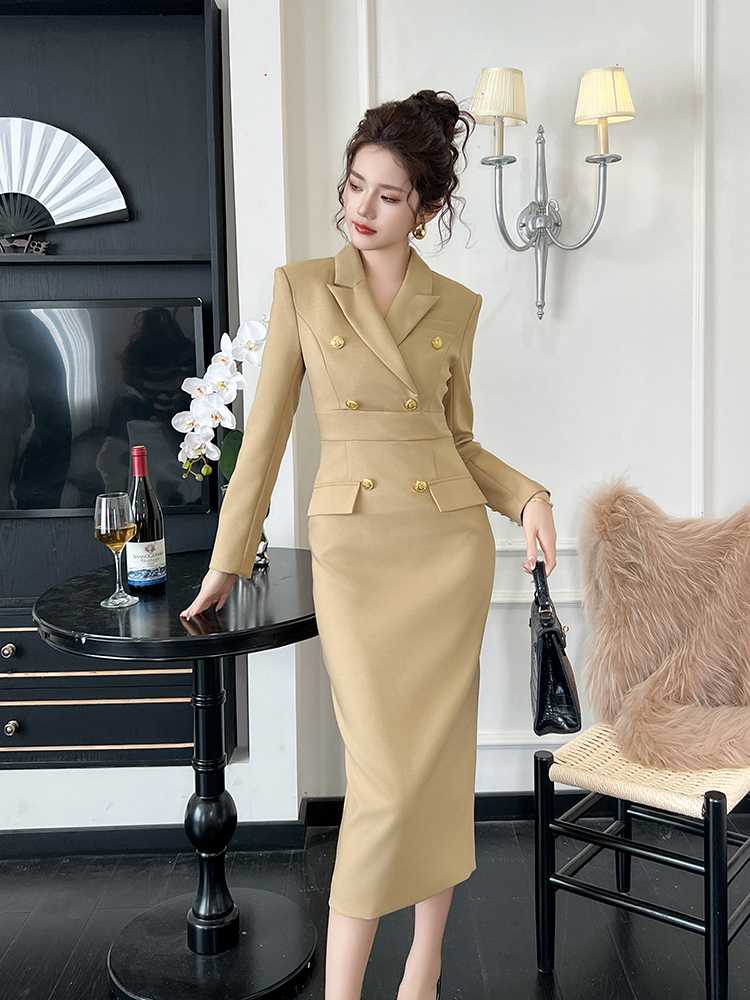 入学式で母親として自信を持って輝く！上品なベージュのフォーマルワンピース5選