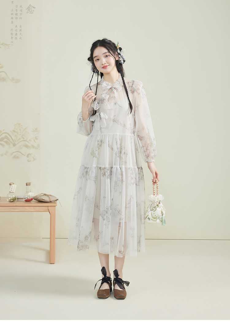 ふんわりシフォンで華やかさを演出！特別な日を美しく彩るフォーマルワンピース5選