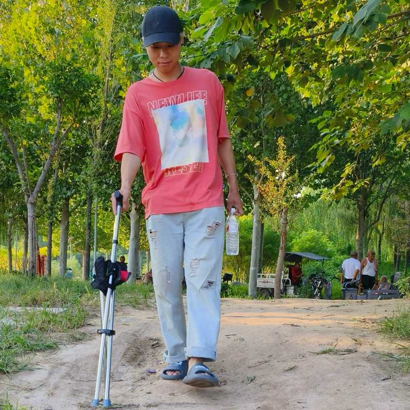 おしゃれな折りたたみ杖で毎日の外出が楽しくなる！おすすめ杖10選