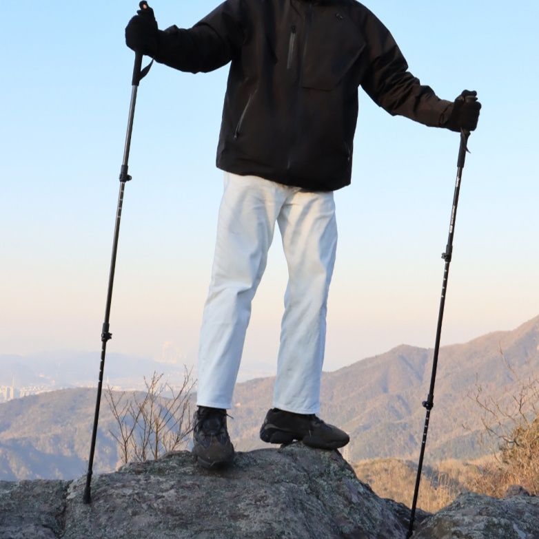 3段階伸縮式炭素繊維登山杖
