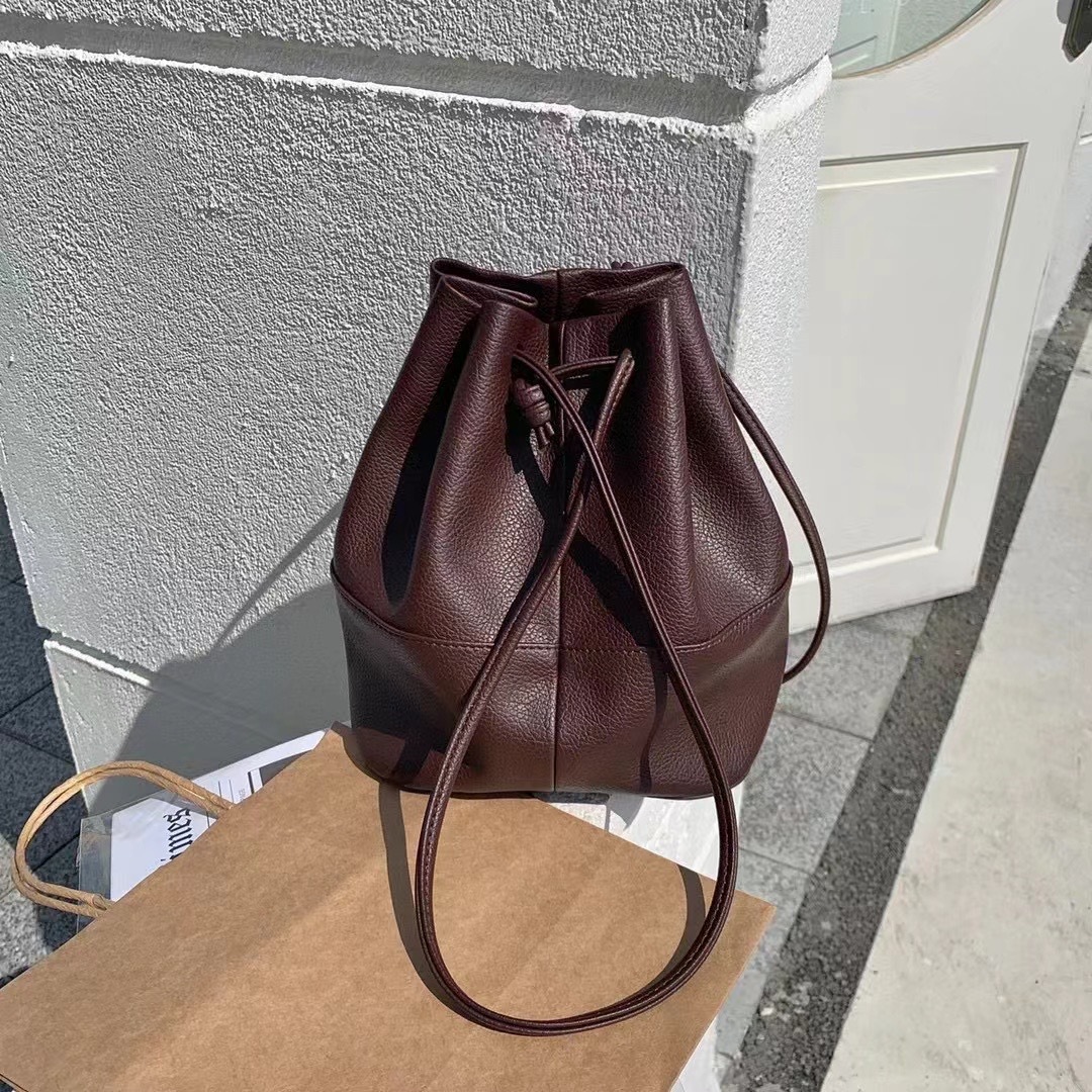 巾着 上質合成皮革巾着型ショルダー鞄