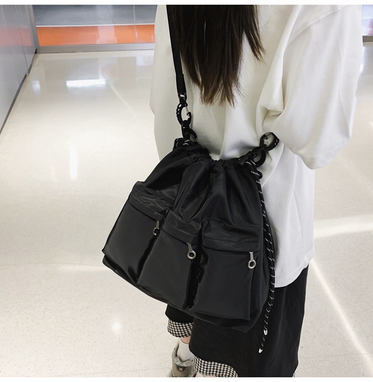 巾着 多機能ポケット付き巾着型ショルダーバッグ