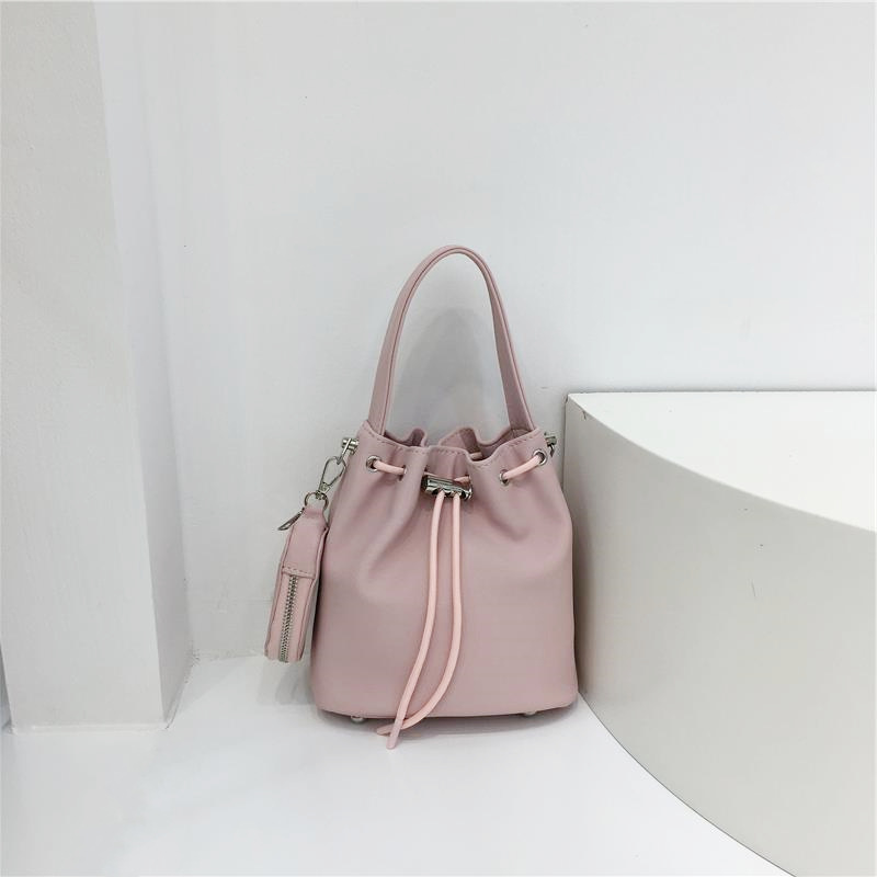巾着 上品シルエット巾着ポーチ