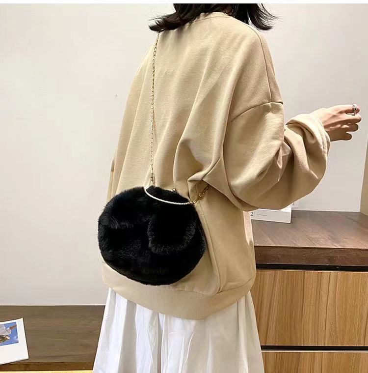 巾着 ふわふわファー丸型巾着チェーンショルダーかばん