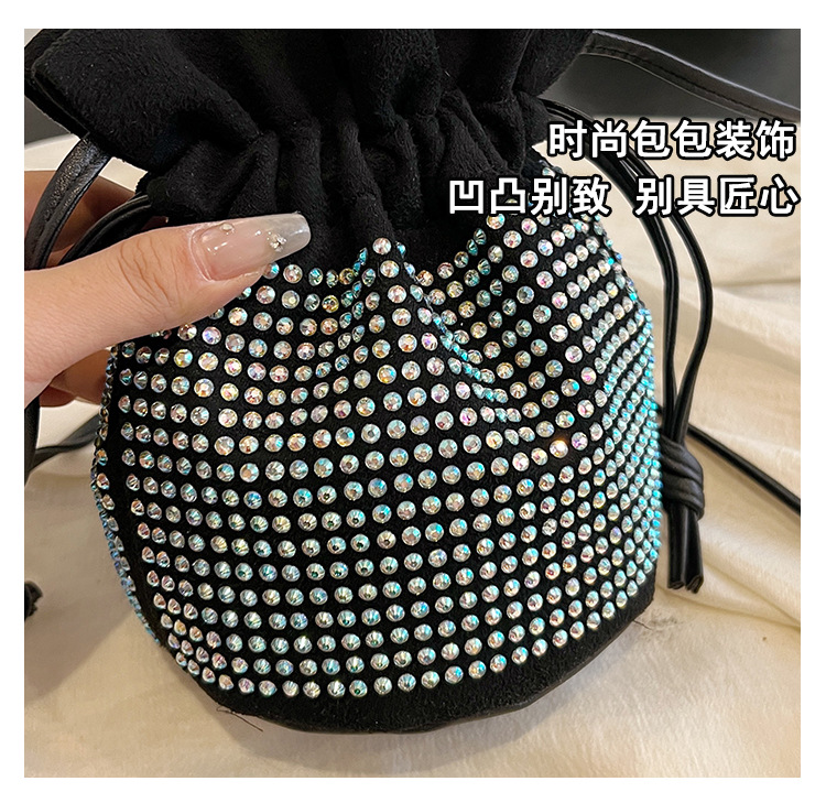 巾着 輝きストーン装飾巾着ポーチ