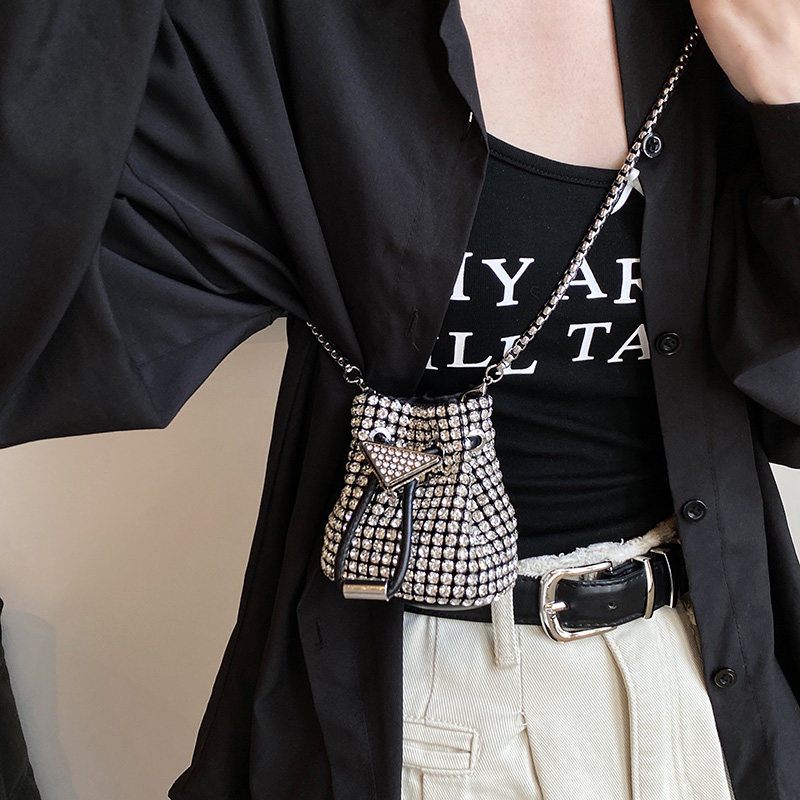 巾着 煌めきラインストーン装飾巾着ポーチ