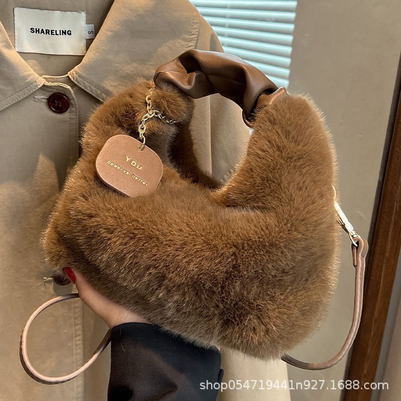 巾着 ふわふわファー素材の上品巾着型トートバッグ