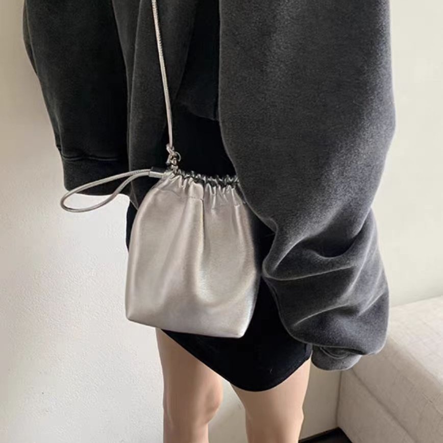 https://fulmo-img-server.com/tsutsumin-bag/069e65c8-0b2a-4c68-856c-c624130e3f2f.jpg