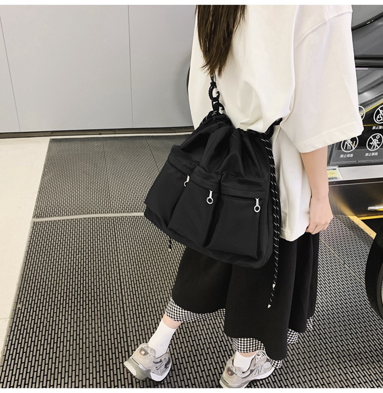 巾着 多機能ポケット付き巾着型ショルダーバッグ