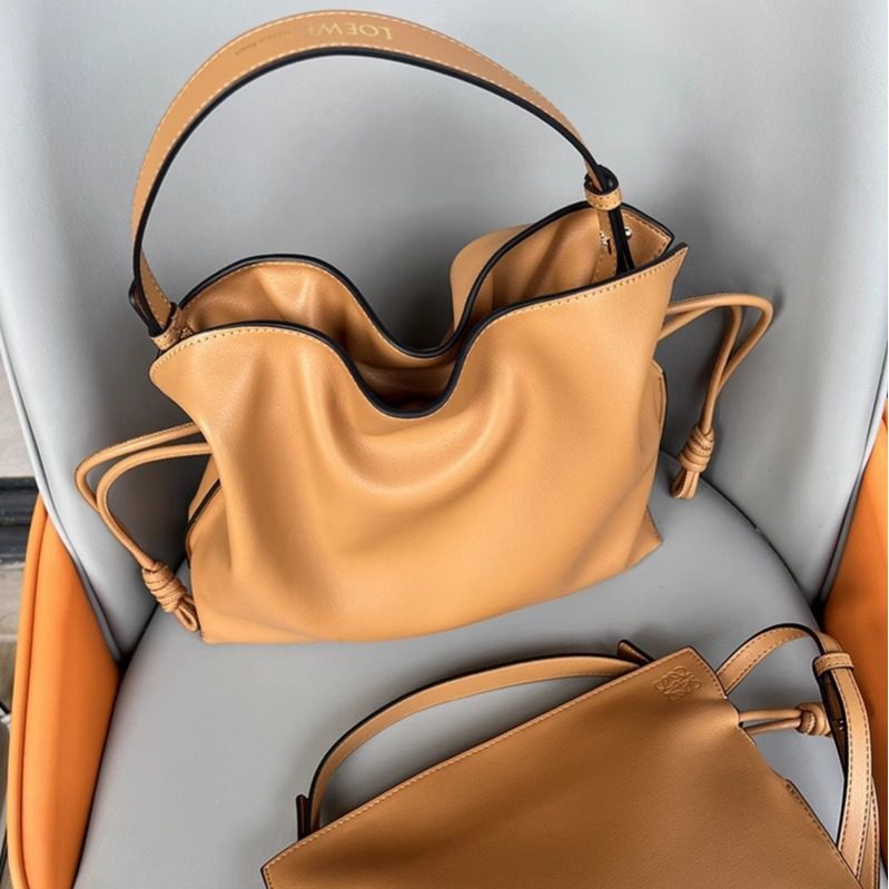 巾着 上質レザー巾着型ショルダーバッグ