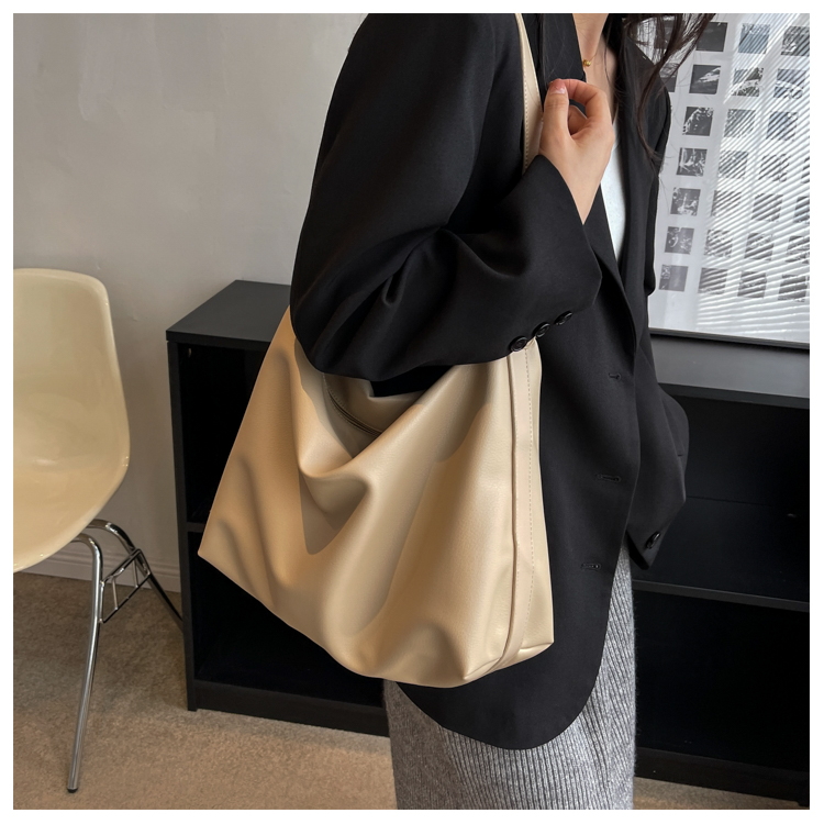 https://fulmo-img-server.com/tsutsumin-bag/0c53a29e-afef-42a4-8abf-3d66db31ad6e.jpg