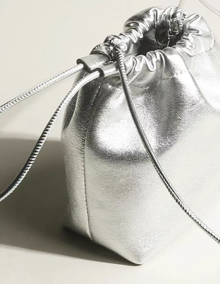 https://fulmo-img-server.com/tsutsumin-bag/0cb9c842-8c73-4179-a2a5-cd542012fcda.jpg